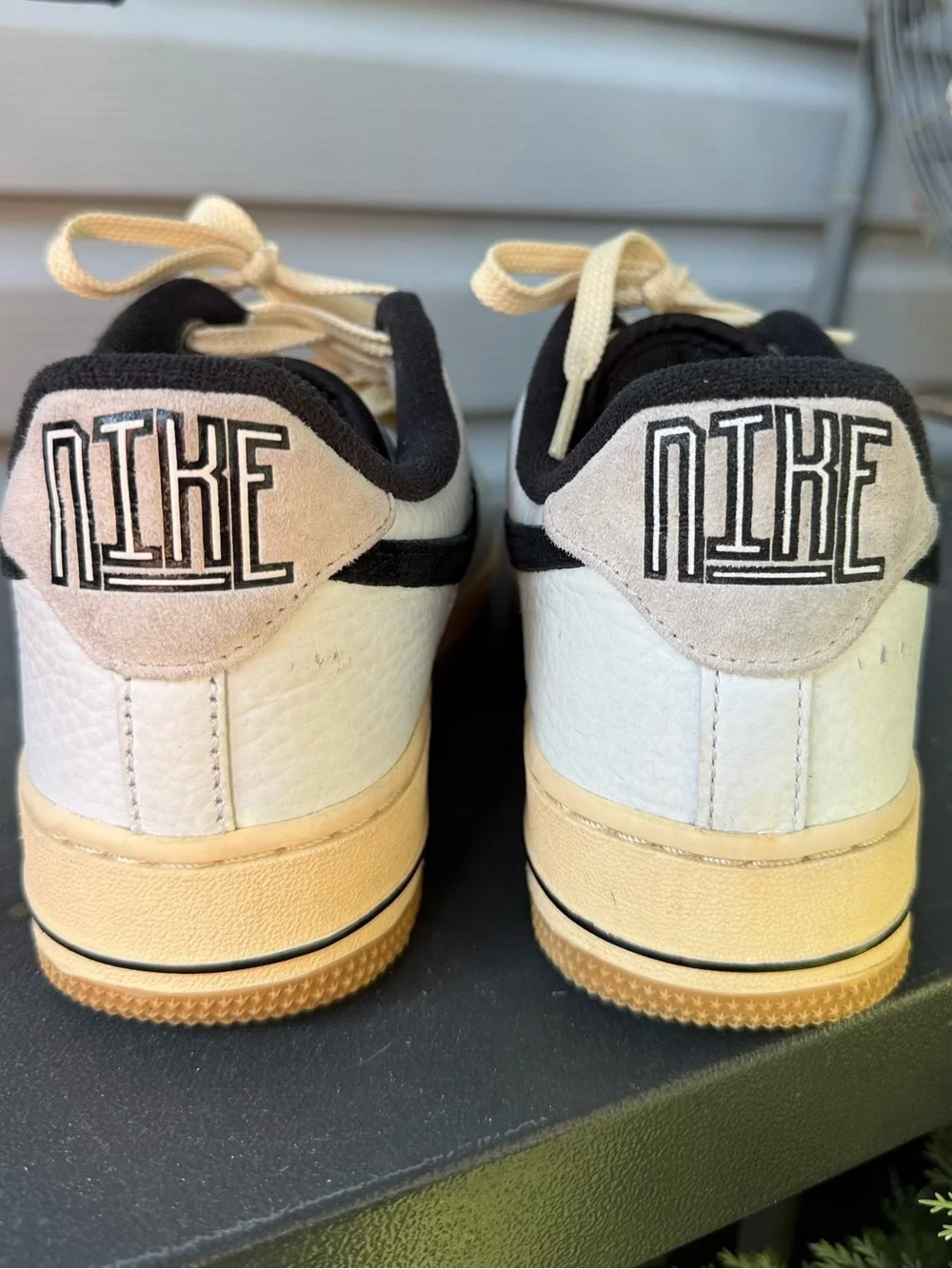 Nike Women's Air Force 1 '07 LX 